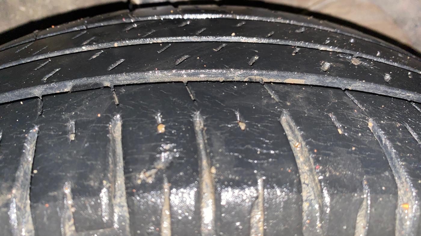 2021 Maruti Dzire ZXI Plus AMT, Petrol, Automatic, 49,389 km, Right Front Tyre Tread