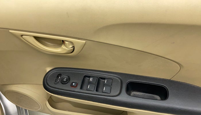 2014 Honda Amaze 1.2L I-VTEC S, Petrol, Manual, 98,954 km, Right front window switch / handle - Power window makes minor noise