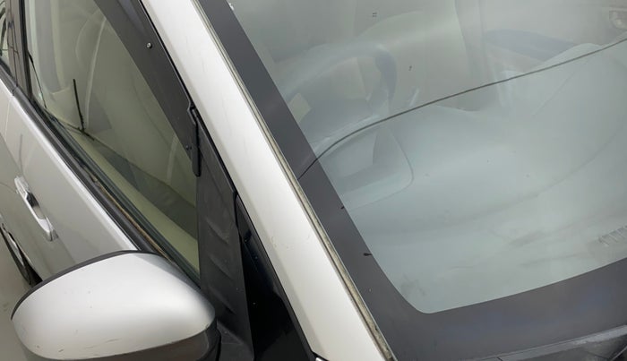 2014 Honda Amaze 1.2L I-VTEC S, Petrol, Manual, 98,954 km, Right A pillar - Minor scratches