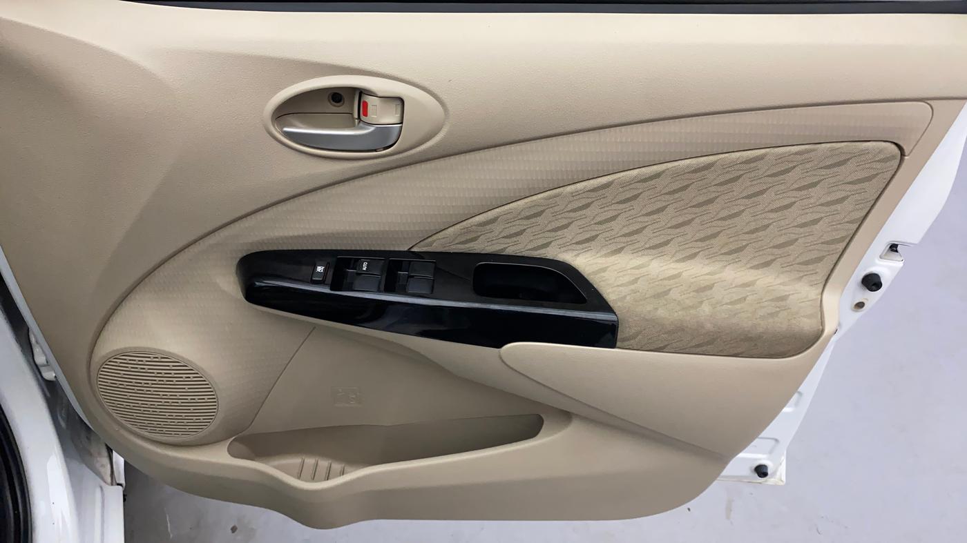 2019 Toyota Etios Liva V DUAL TONE, Petrol, Manual, 35,886 km, Driver Side Door Panels Control