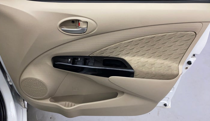 2019 Toyota Etios Liva V DUAL TONE, Petrol, Manual, 35,718 km, Driver Side Door Panels Control