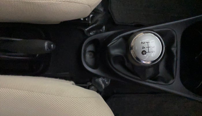 2019 Toyota Etios Liva V DUAL TONE, Petrol, Manual, 35,718 km, Gear Lever