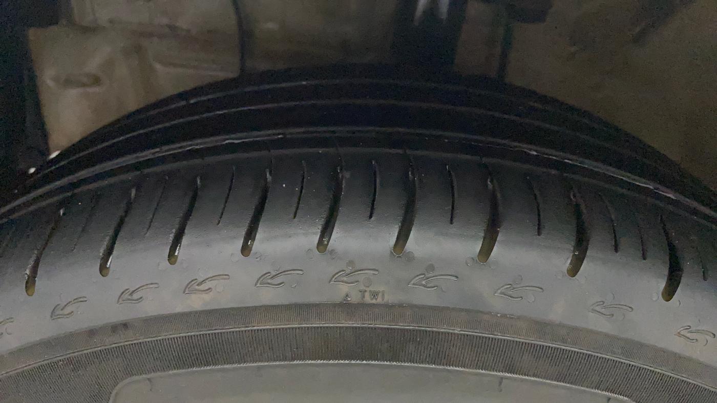 2019 Toyota Etios Liva V DUAL TONE, Petrol, Manual, 35,886 km, Left Front Tyre Tread