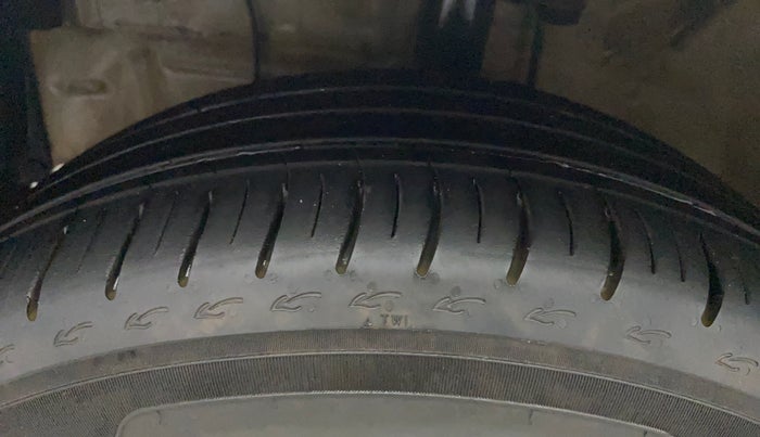 2019 Toyota Etios Liva V DUAL TONE, Petrol, Manual, 35,718 km, Left Front Tyre Tread