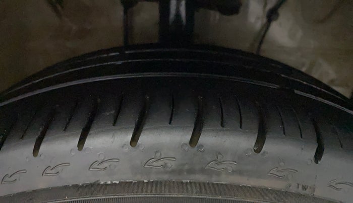 2019 Toyota Etios Liva V DUAL TONE, Petrol, Manual, 35,718 km, Right Front Tyre Tread