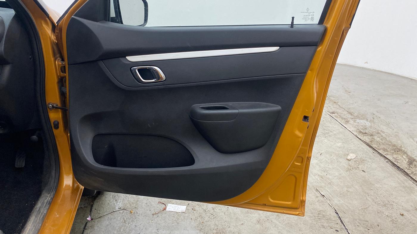 2023 Renault Kwid CLIMBER MT 1.0, Petrol, Manual, 56,458 km, Driver Side Door Panels Control