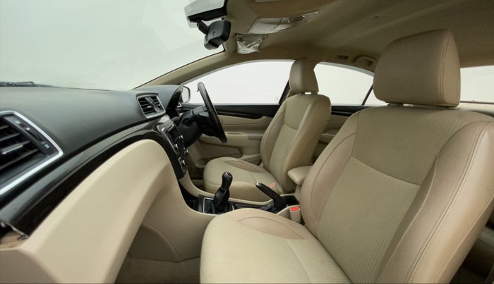 2016 Maruti Ciaz ZDI SHVS, Diesel, Manual, 60,384 km, Right Side Front Door Cabin