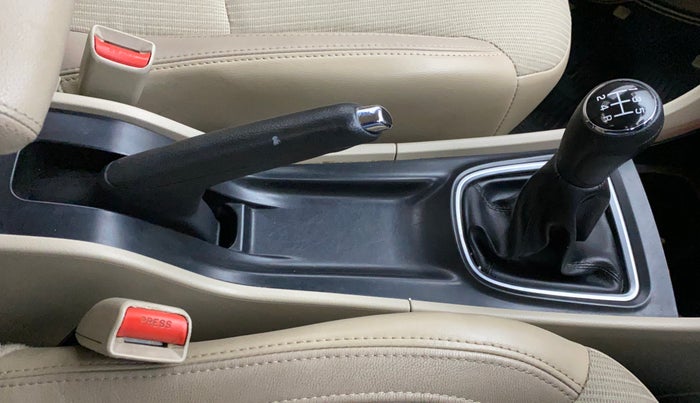 2016 Maruti Ciaz ZDI SHVS, Diesel, Manual, 60,384 km, Gear Lever