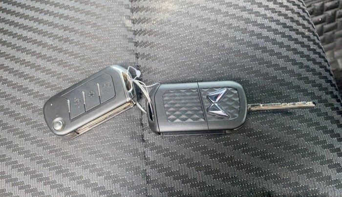 2023 Mahindra Thar LX P 2WD AT HT, Petrol, Automatic, 8,888 km, Key Close Up