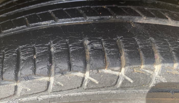 2016 Maruti Baleno DELTA PETROL 1.2, Petrol, Manual, 52,301 km, Left Rear Tyre Tread