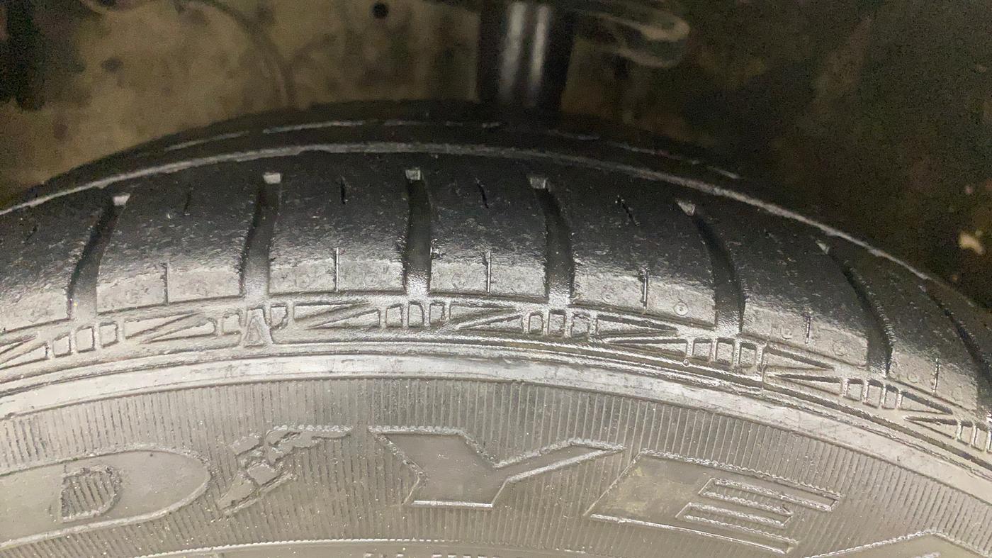 2014 Toyota Etios G, Petrol, Manual, 75,687 km, Left Front Tyre Tread