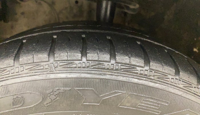 2014 Toyota Etios G, Petrol, Manual, 75,687 km, Left Front Tyre Tread