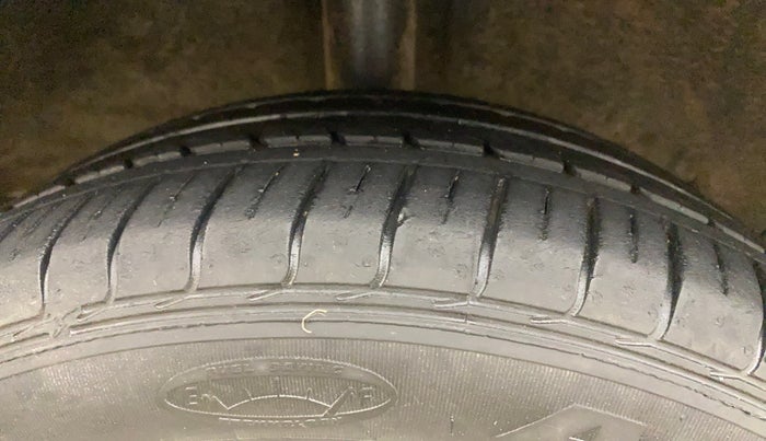 2014 Toyota Etios G, Petrol, Manual, 75,687 km, Right Rear Tyre Tread