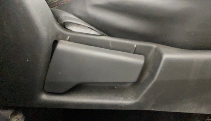 2022 Renault Kiger RXL MT, Petrol, Manual, 31,824 km, Driver Side Adjustment Panel