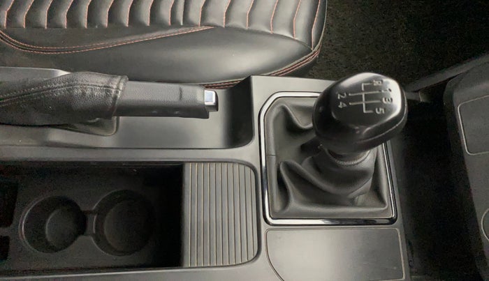 2022 Renault Kiger RXL MT, Petrol, Manual, 31,824 km, Gear Lever