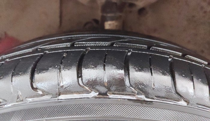 2014 Honda Brio EX MT, Petrol, Manual, 65,749 km, Left Front Tyre Tread