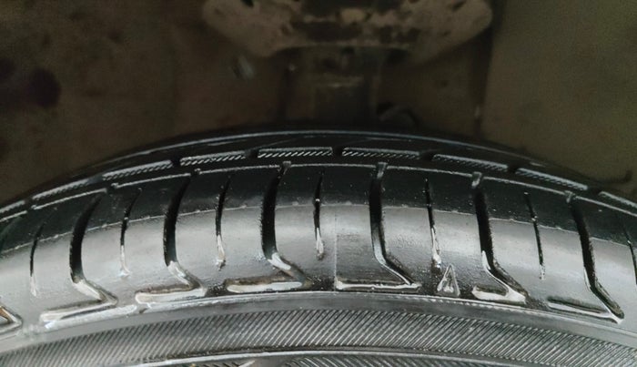 2014 Honda Brio EX MT, Petrol, Manual, 65,749 km, Right Front Tyre Tread