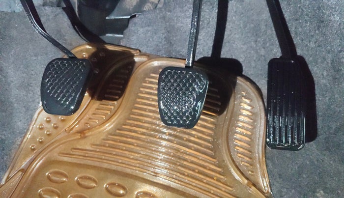 2014 Honda Brio EX MT, Petrol, Manual, 65,749 km, Pedals