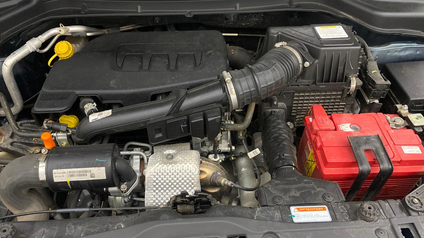 2023 Mahindra XUV300 W6 1.2 PETROL AMT, Petrol, Automatic, 12,068 km, Engine View