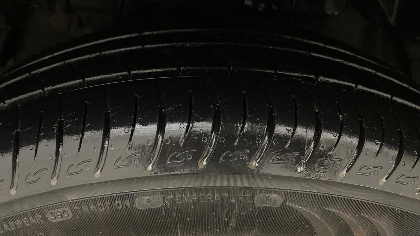 2023 Mahindra XUV300 W6 1.2 PETROL AMT, Petrol, Automatic, 12,068 km, Left Front Tyre Tread