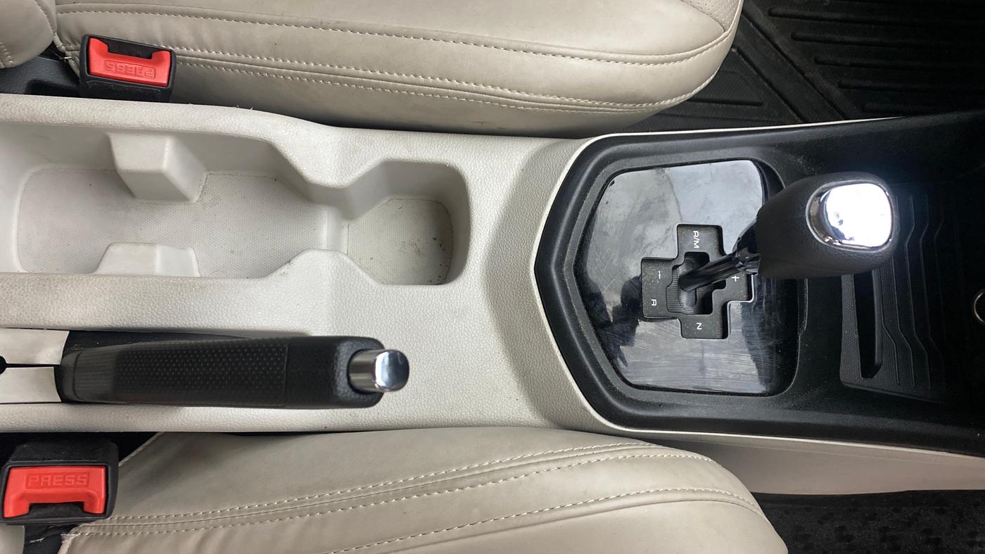 2023 Mahindra XUV300 W6 1.2 PETROL AMT, Petrol, Automatic, 12,068 km, Gear Lever