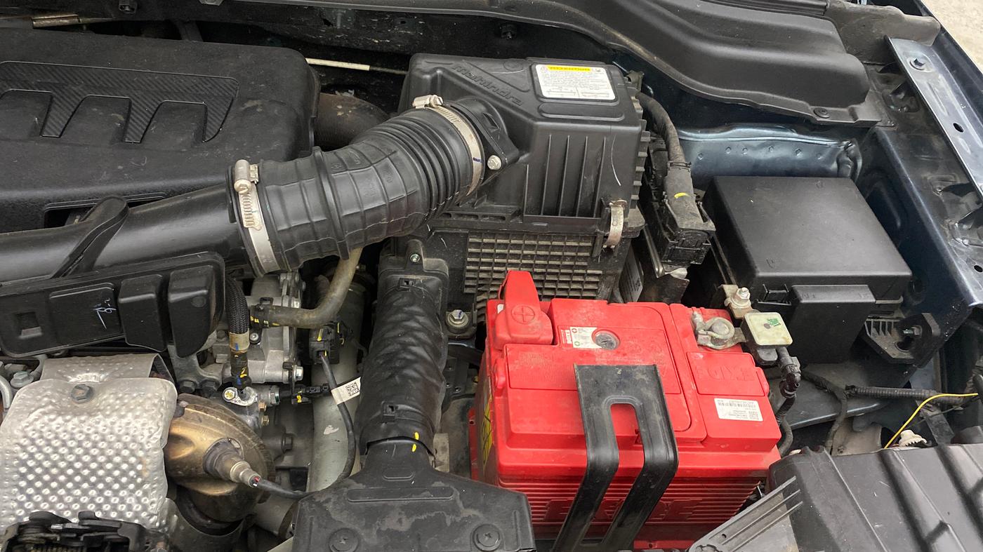 2023 Mahindra XUV300 W6 1.2 PETROL AMT, Petrol, Automatic, 12,068 km, Engine View - Left