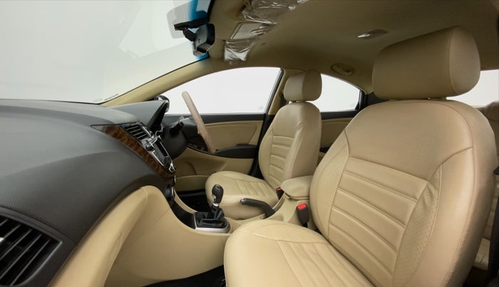 2015 Hyundai Verna FLUIDIC 4S 1.6 VTVT S, Petrol, Manual, 26,691 km, Right Side Front Door Cabin