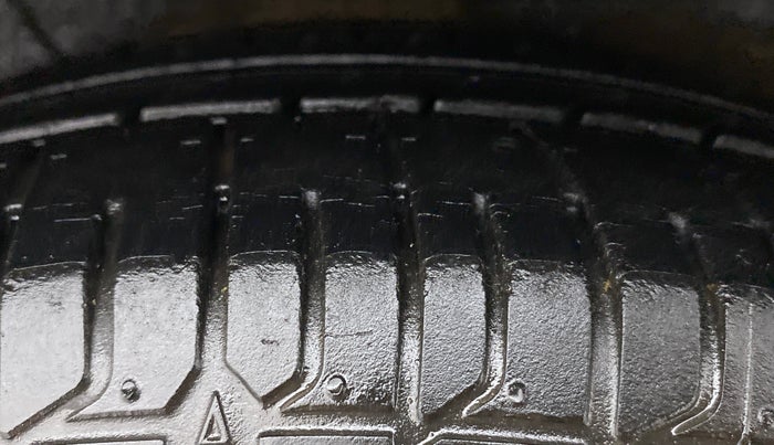2015 Hyundai Verna FLUIDIC 4S 1.6 VTVT S, Petrol, Manual, 26,691 km, Right Rear Tyre Tread