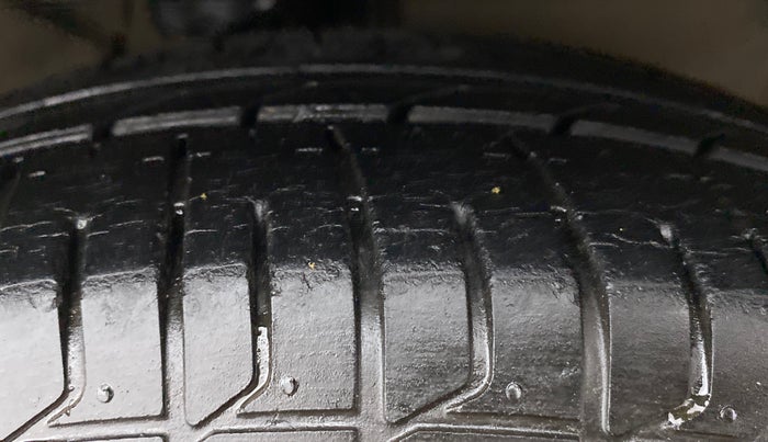 2015 Hyundai Verna FLUIDIC 4S 1.6 VTVT S, Petrol, Manual, 26,691 km, Right Front Tyre Tread