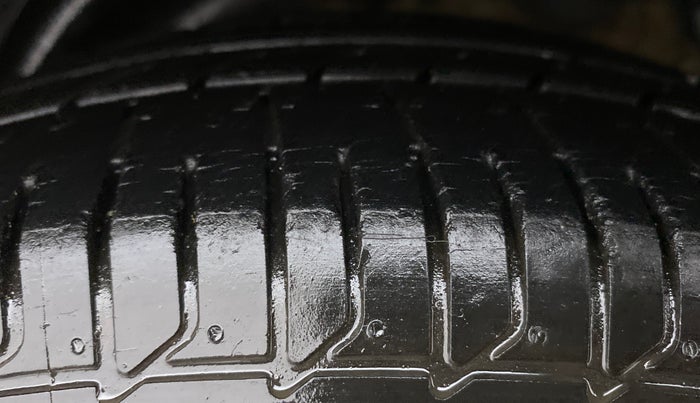 2015 Hyundai Verna FLUIDIC 4S 1.6 VTVT S, Petrol, Manual, 26,691 km, Left Rear Tyre Tread