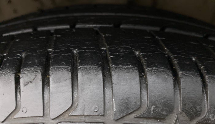 2015 Hyundai Verna FLUIDIC 4S 1.6 VTVT S, Petrol, Manual, 26,691 km, Left Front Tyre Tread