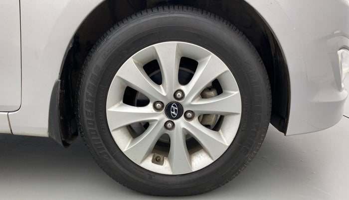 2015 Hyundai Verna FLUIDIC 4S 1.6 VTVT S, Petrol, Manual, 26,691 km, Right Front Wheel