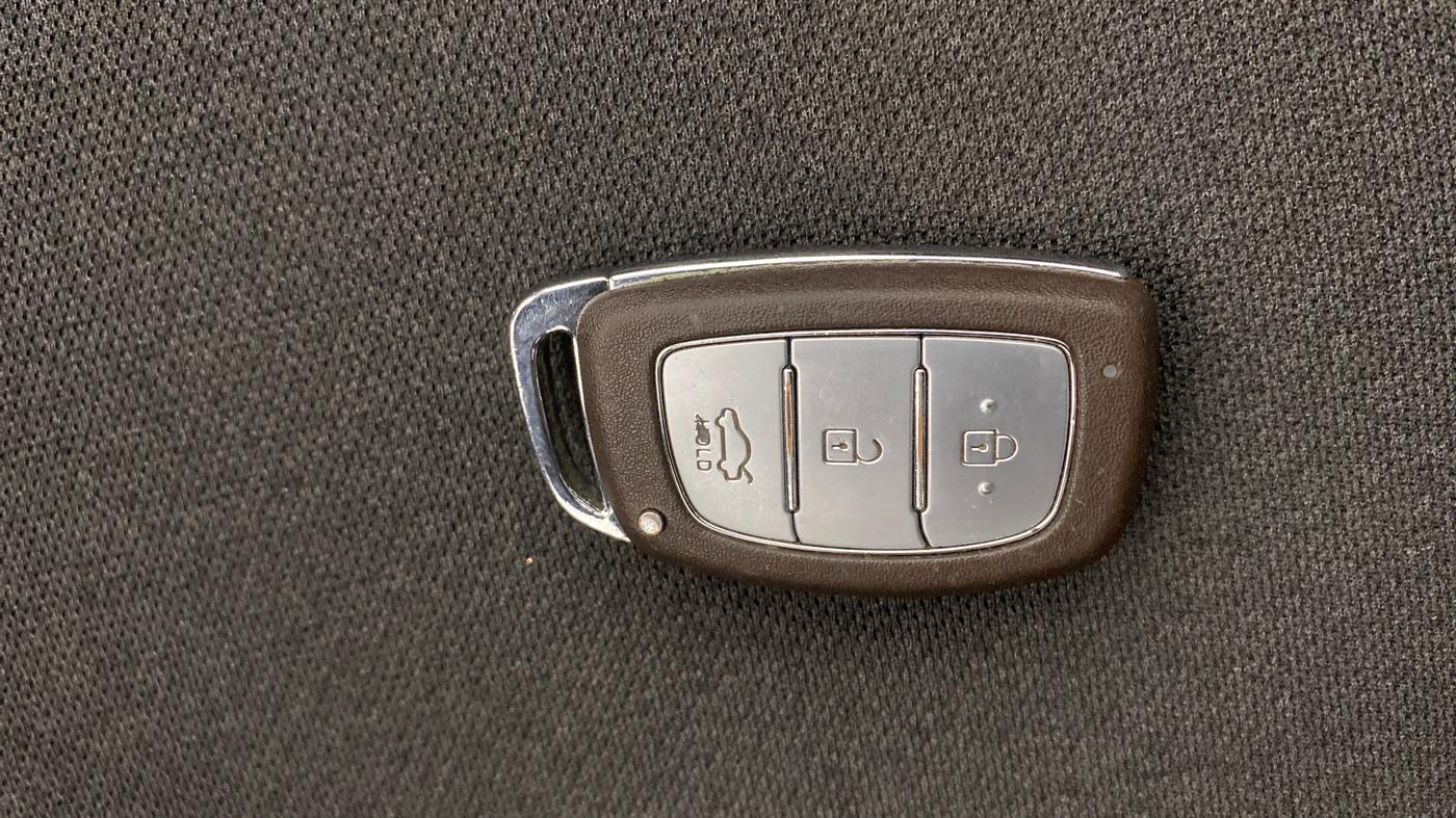 2024 Hyundai EXTER SX(O) CONNECT 1.2 AMT, Petrol, Automatic, 16,947 km, Key Close Up