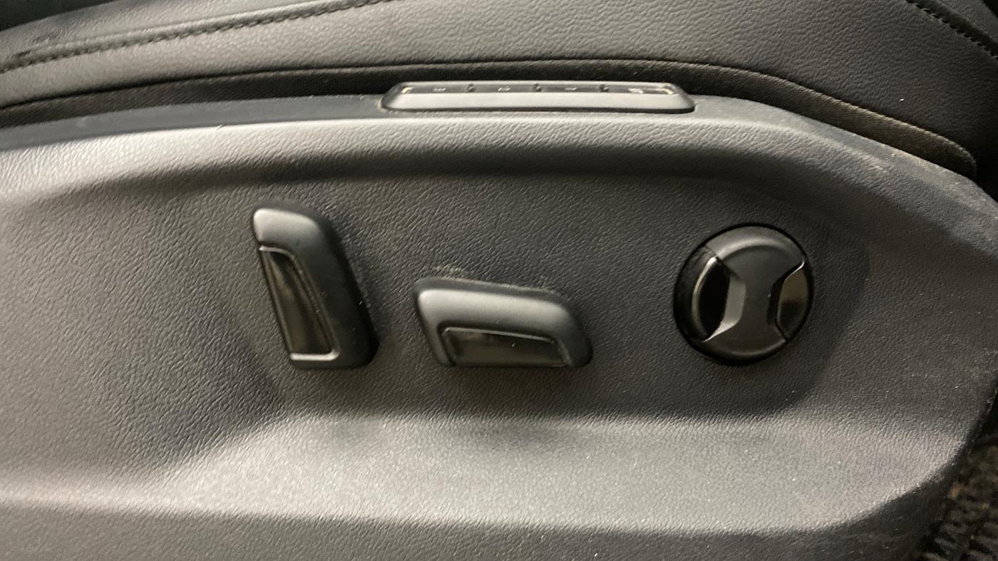 2023 Volkswagen TIGUAN ELEGANCE 2.0 TSI DSG, Petrol, Automatic, 28,207 km, Driver Side Adjustment Panel