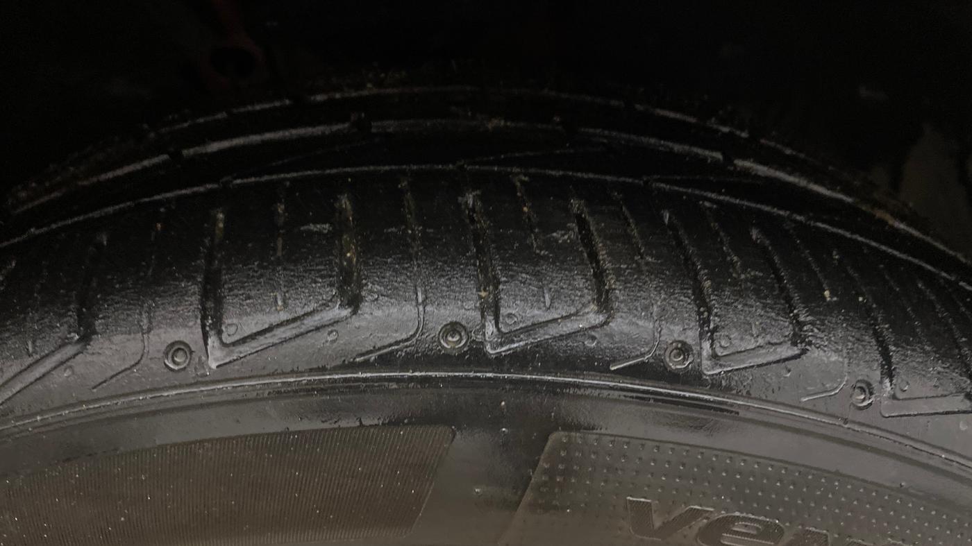 2023 Volkswagen TIGUAN ELEGANCE 2.0 TSI DSG, Petrol, Automatic, 28,207 km, Right Front Tyre Tread