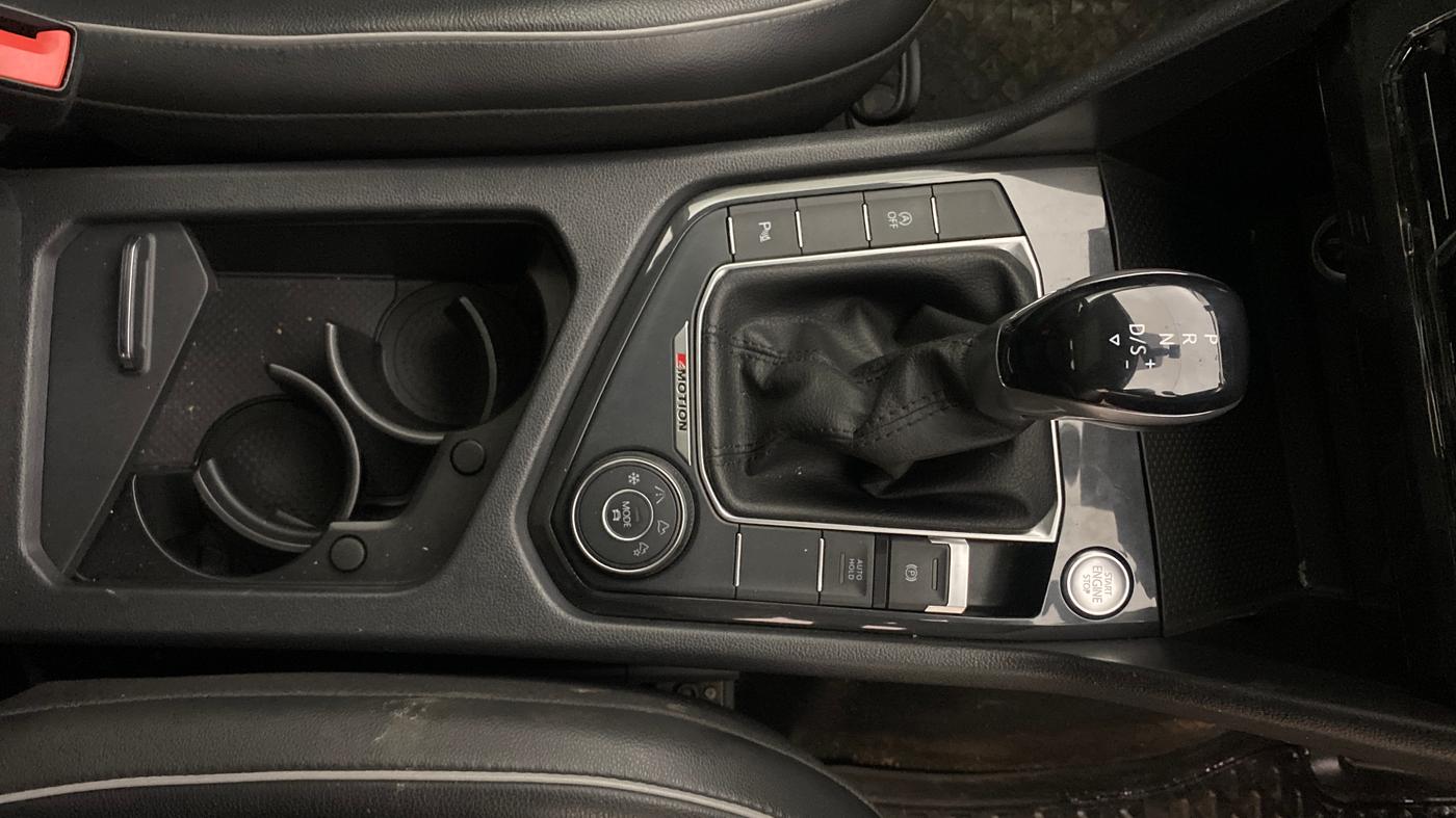 2023 Volkswagen TIGUAN ELEGANCE 2.0 TSI DSG, Petrol, Automatic, 28,207 km, Gear Lever