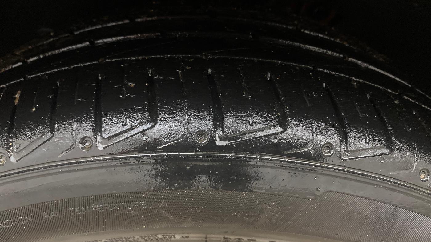 2023 Volkswagen TIGUAN ELEGANCE 2.0 TSI DSG, Petrol, Automatic, 28,207 km, Left Front Tyre Tread