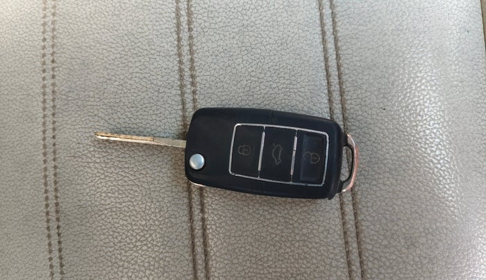 2013 Volkswagen Vento COMFORTLINE 1.6, Petrol, Manual, 94,040 km, Key Close Up