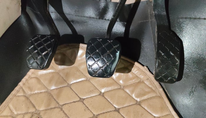 2013 Volkswagen Vento COMFORTLINE 1.6, Petrol, Manual, 94,040 km, Pedals