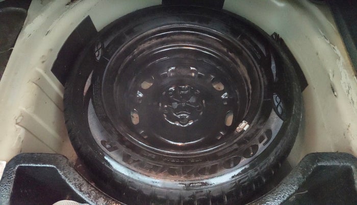 2013 Volkswagen Vento COMFORTLINE 1.6, Petrol, Manual, 94,040 km, Spare Tyre