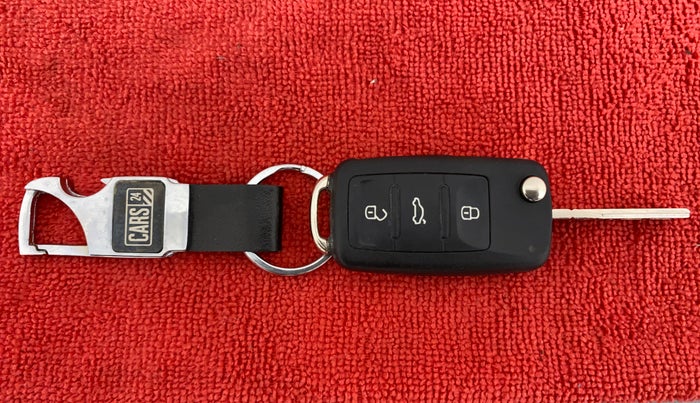 2016 Volkswagen Vento HIGHLINE TDI AT, Diesel, Automatic, 81,656 km, Key Close Up