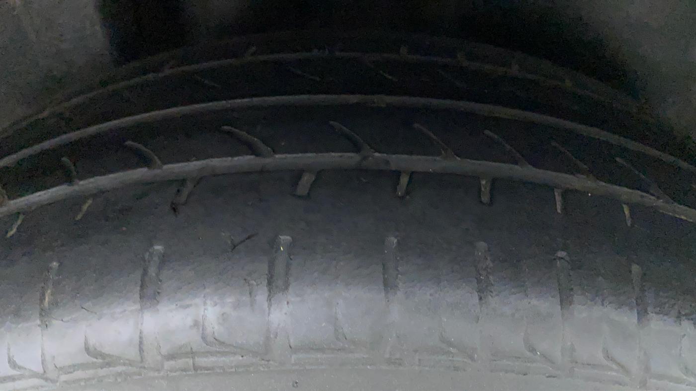 2016 Volkswagen Vento HIGHLINE TDI AT, Diesel, Automatic, 81,656 km, Right Rear Tyre Tread