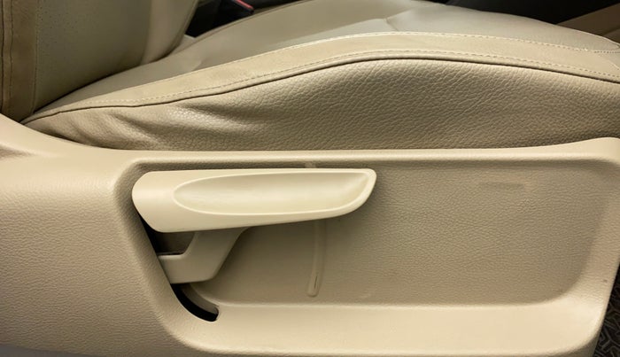 2016 Volkswagen Vento HIGHLINE TDI AT, Diesel, Automatic, 81,656 km, Driver Side Adjustment Panel