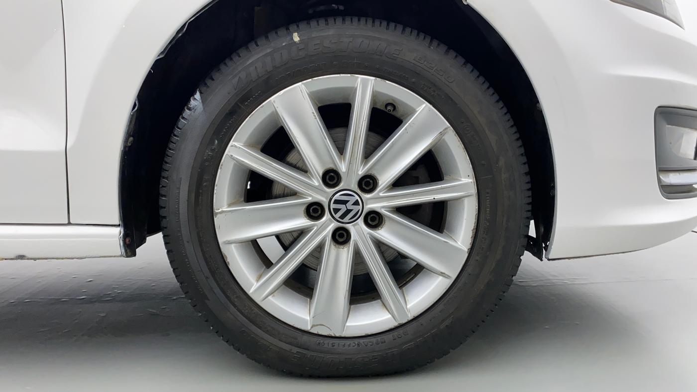 2016 Volkswagen Vento HIGHLINE TDI AT, Diesel, Automatic, 81,656 km, Right Front Wheel