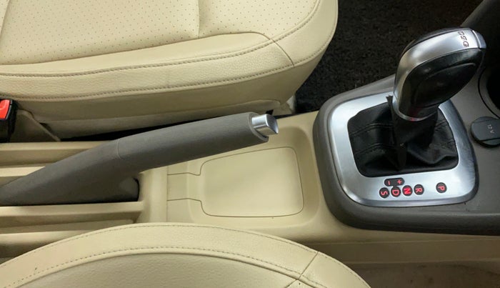 2016 Volkswagen Vento HIGHLINE TDI AT, Diesel, Automatic, 81,656 km, Gear Lever