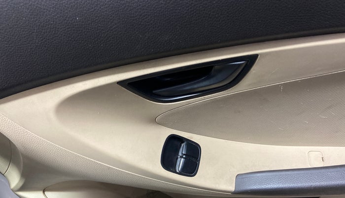 2016 Hyundai Eon ERA +, Petrol, Manual, 78,700 km, Driver Side Door Panels Control