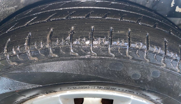 2016 Hyundai Eon ERA +, Petrol, Manual, 78,700 km, Right Front Tyre Tread