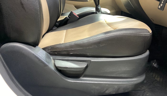 2016 Hyundai Eon ERA +, Petrol, Manual, 78,700 km, Driver Side Adjustment Panel