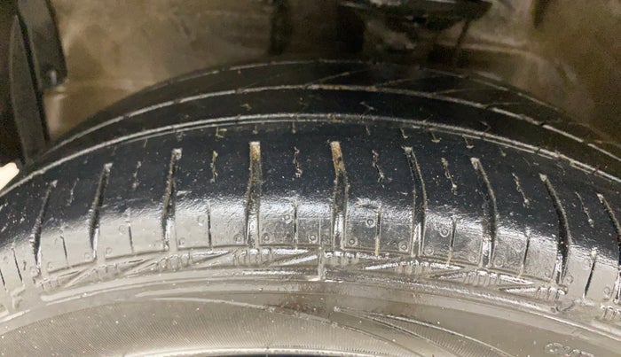 2017 Maruti Wagon R 1.0 VXI (O) AMT, Petrol, Automatic, 92,824 km, Left Front Tyre Tread