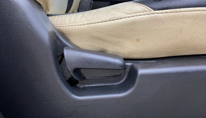 2017 Maruti Wagon R 1.0 VXI (O) AMT, Petrol, Automatic, 92,824 km, Driver Side Adjustment Panel